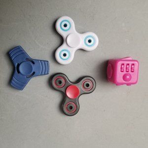 NEW: includes RARE - ZURU 5 Surprise Mini Brands -  Fidget Minis Bundle